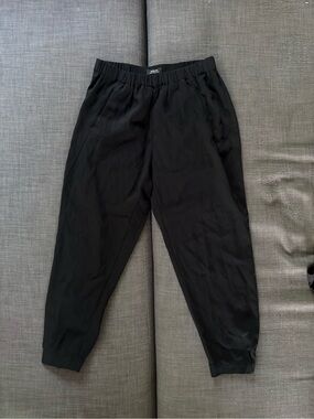 Babaton Black Elastic-Waist Jogger Pants